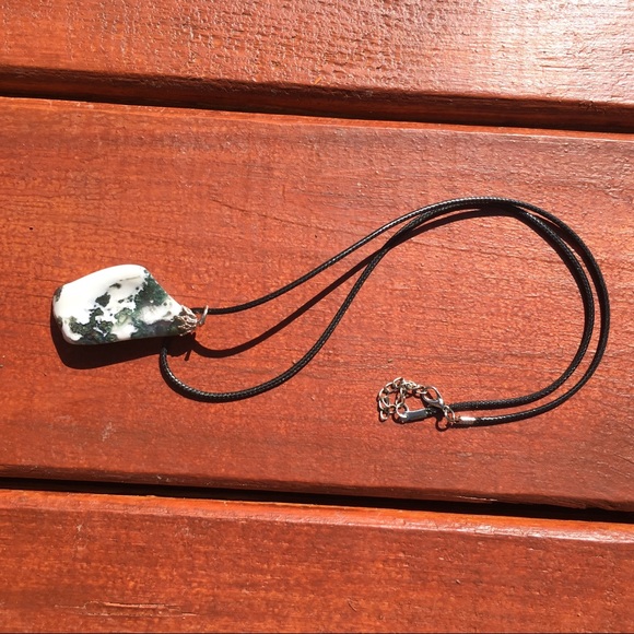 Green zebbra lace agate necklace - Picture 4 of 8